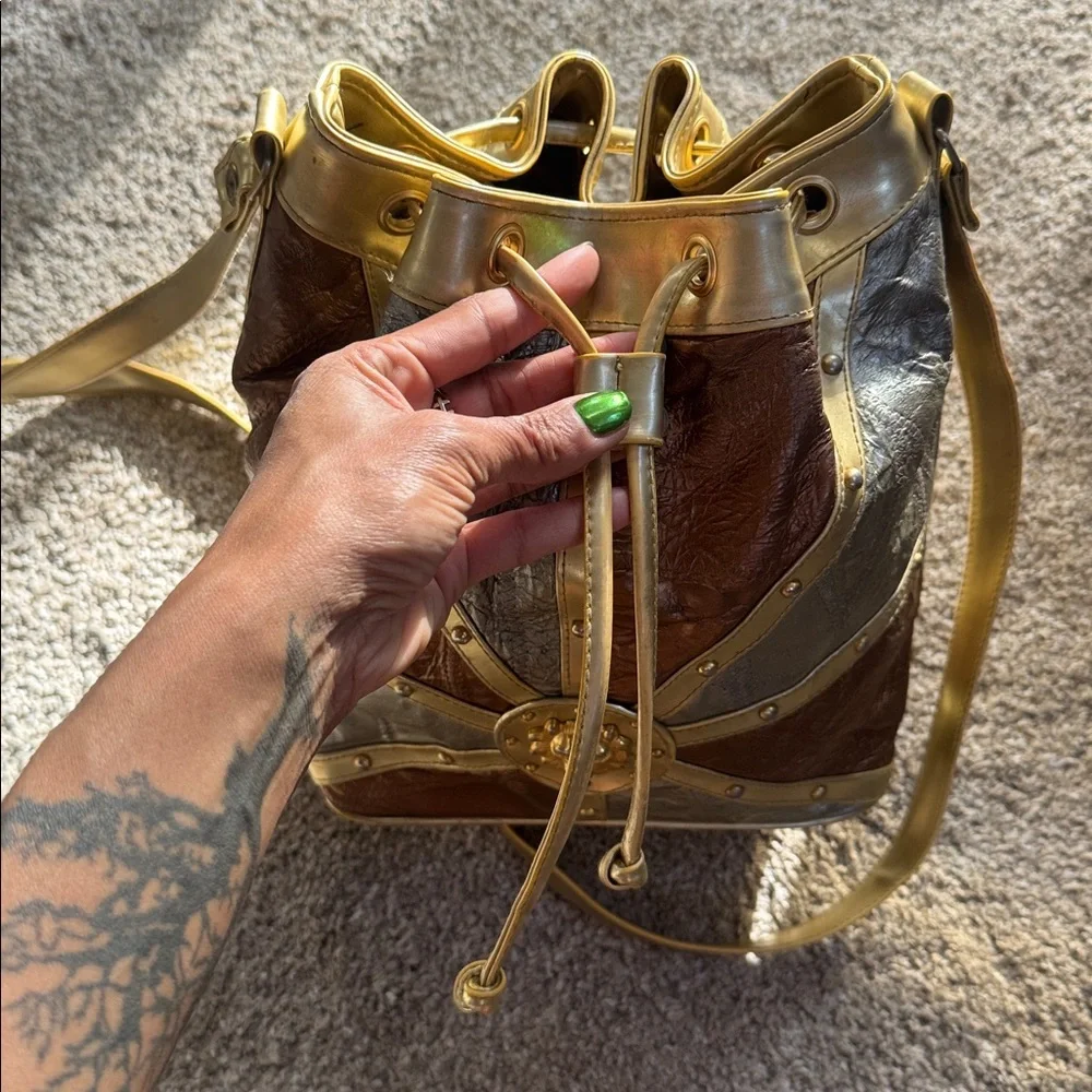 Château Vintage Leather Bucket Bag Lion Medallion